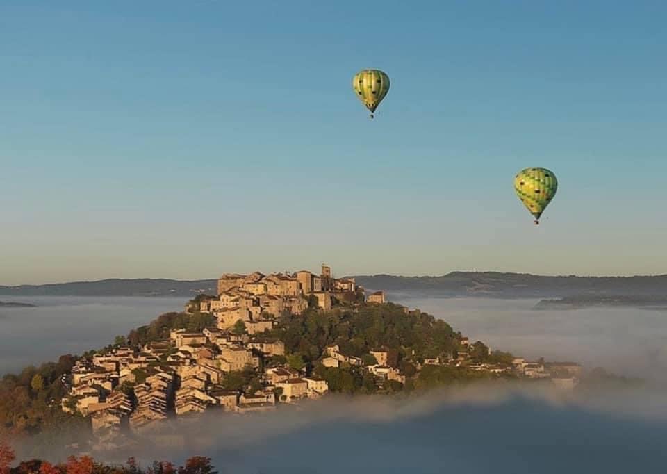 Bastide de Cordes sur Ciel en montgolfière